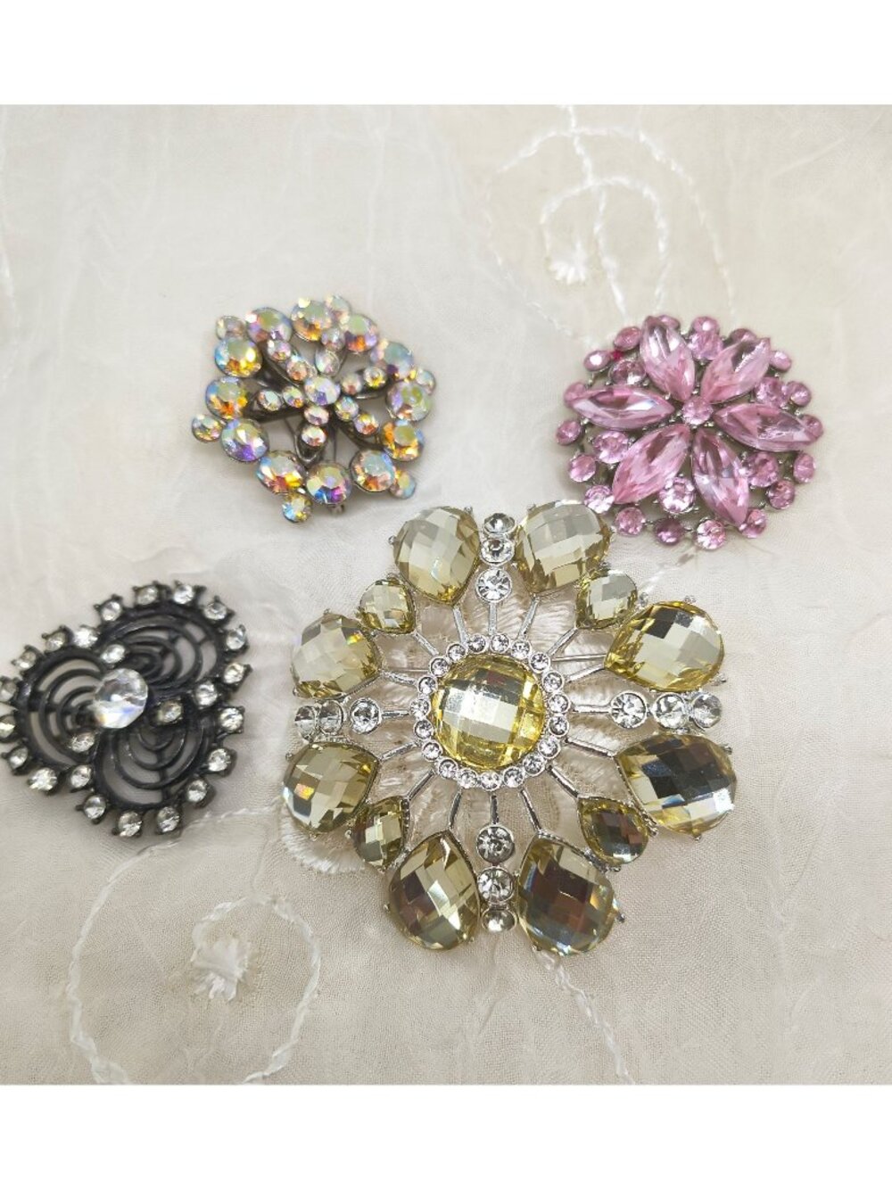 Lot Of 4 Vintage Rhinestone Brooches/Pendant Assorted Sparkling Floral Designs